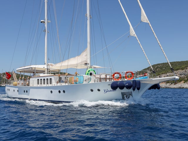 Gazella yacht aerial view