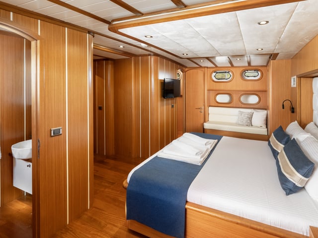 Gozdem The One yacht interior or exterior view