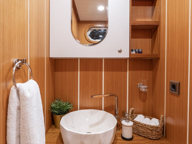 Gozdem The One yacht interior or exterior view