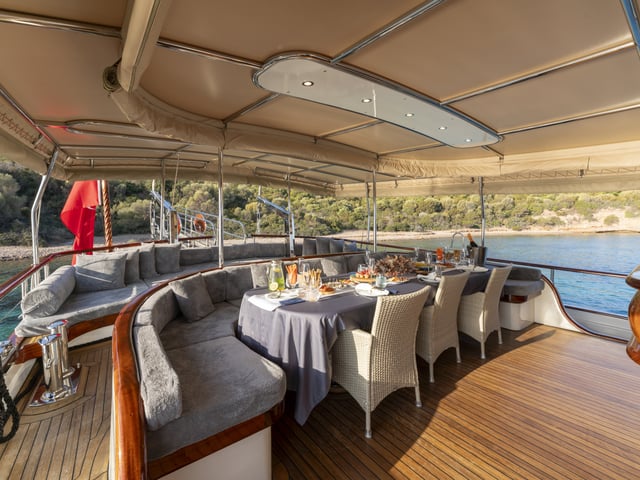 Gozdem The One yacht interior or exterior view