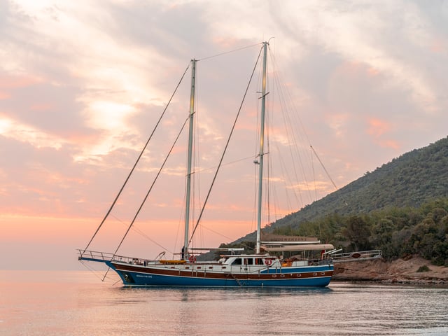 Gozdem The One yacht aerial view