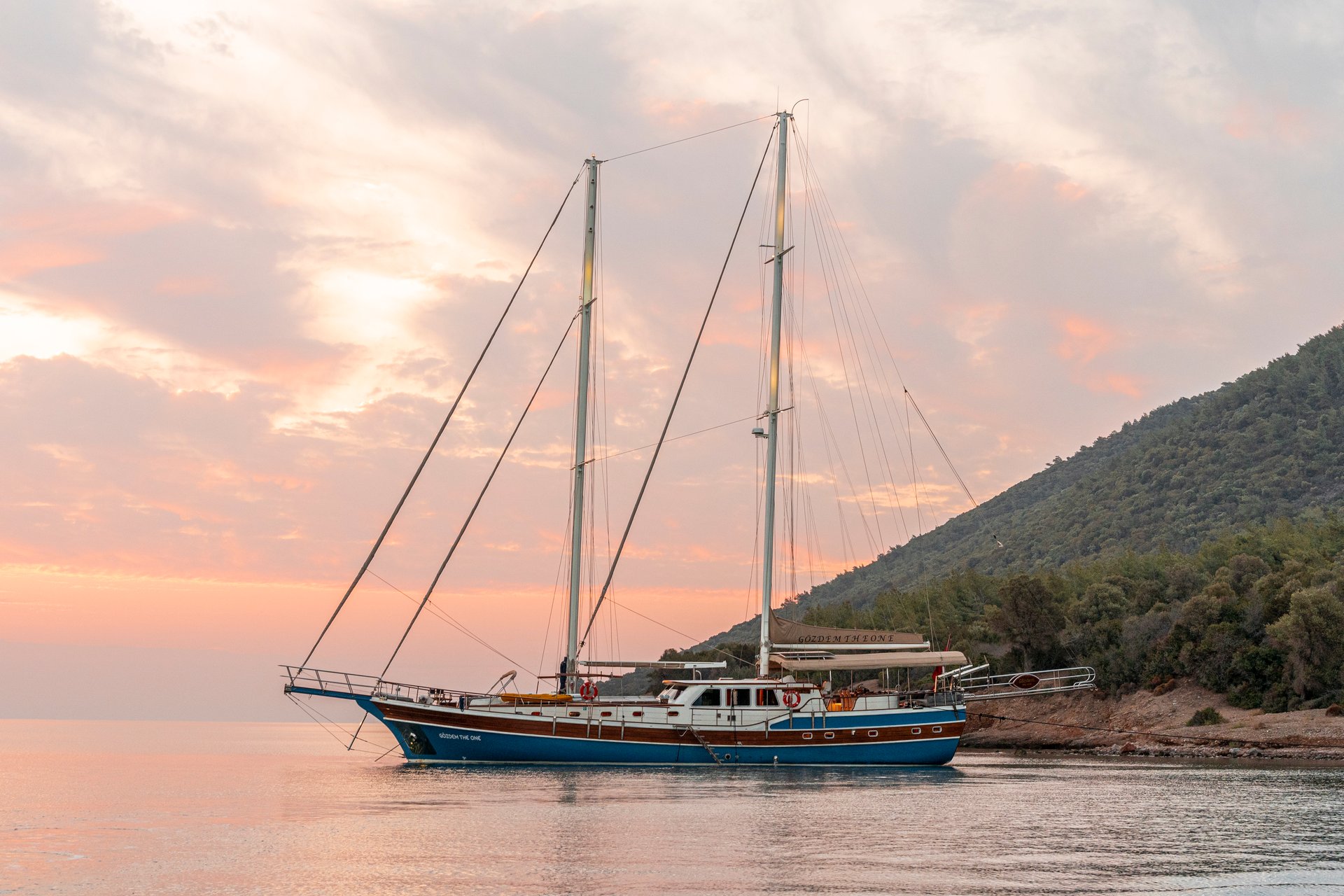 Gozdem The One yacht aerial view