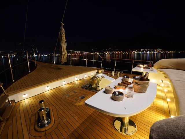 Happy Days yacht interior or exterior view