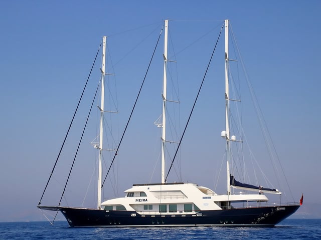 Meira yacht aerial view