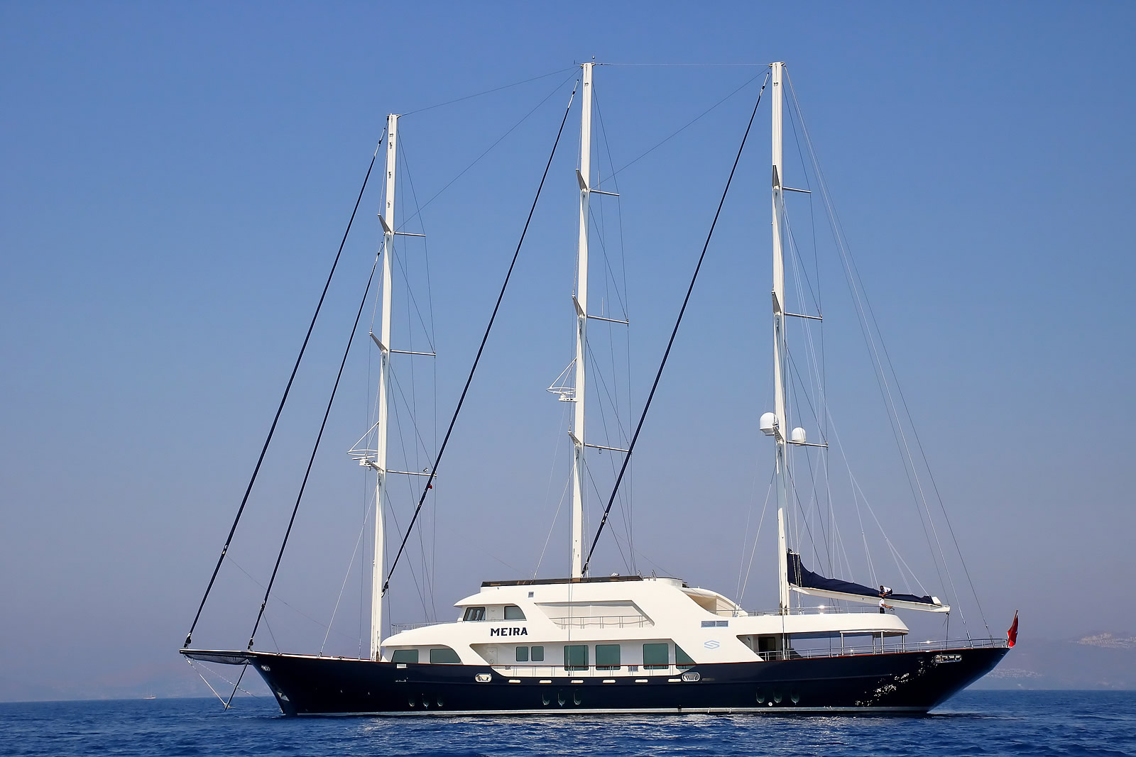 Meira yacht aerial view