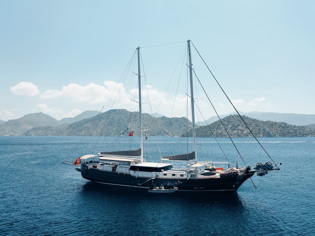 Nevra Queen yacht aerial view