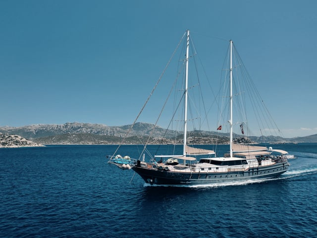 Nevra Queen yacht