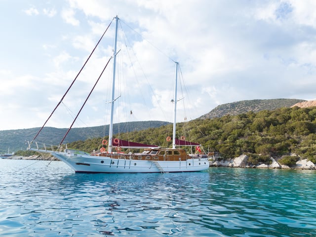 Primadonna yacht aerial view