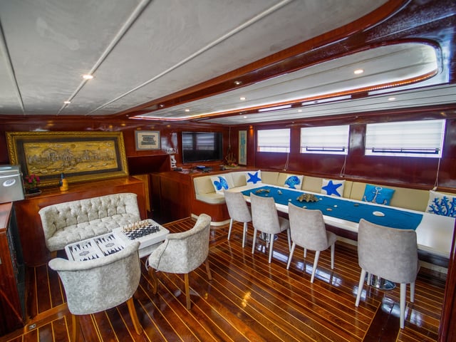 Queen Of Rtt yacht interior or exterior view