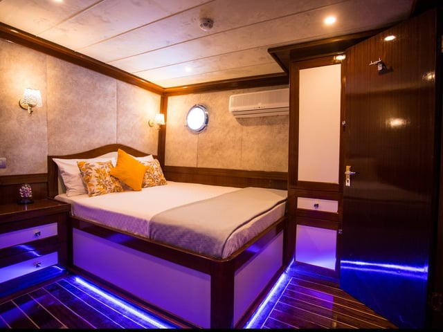 Queen Of Rtt yacht interior or exterior view
