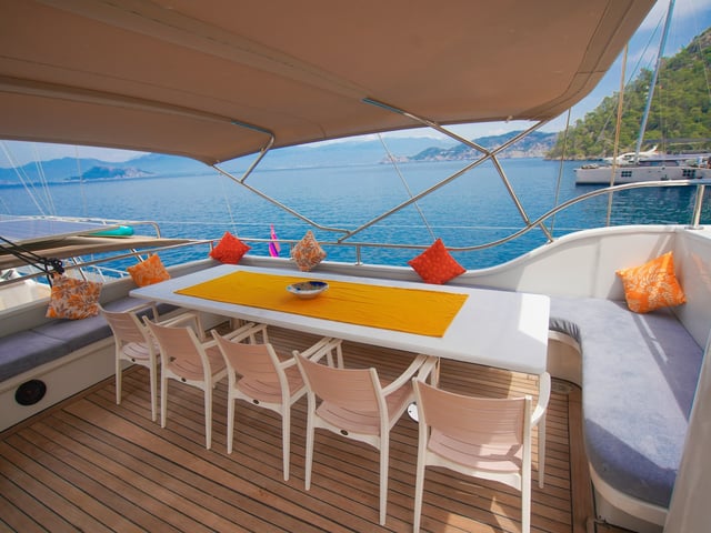 Queen Of Rtt yacht interior or exterior view