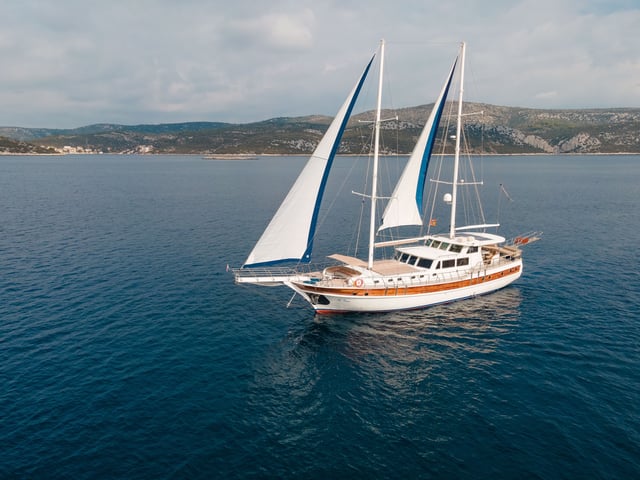 Sea Breeze yacht aerial view