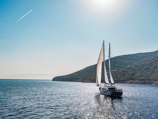 Virtuoso yacht aerial view