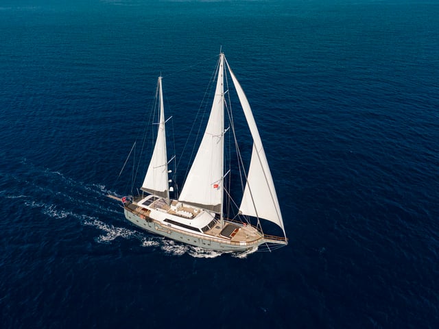Virtuoso yacht
