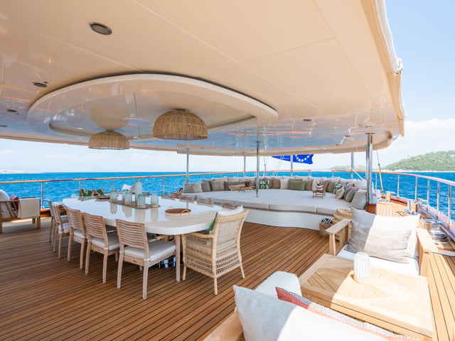 Yazz yacht interior or exterior view