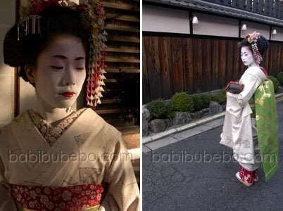 Geisha et maiko dans le quartier de Gion, Kyoto