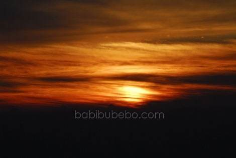 Coucher de soleil, la montée commence Coucher de soleil, la montée commence