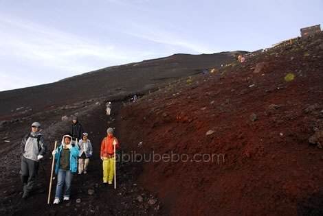 La descente du mont Fuji: que du bonheur! La descente du mont Fuji: que du bonheur!