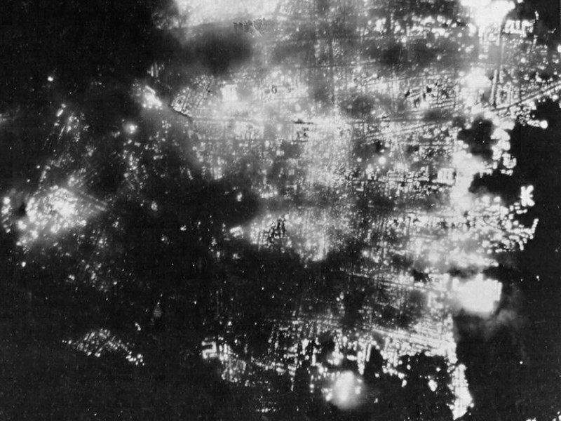 Bombardement d'une ville japonaise