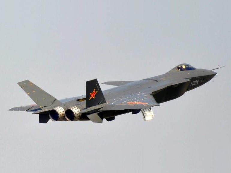 Avion de chasse furtif chinois Chengdu J-20