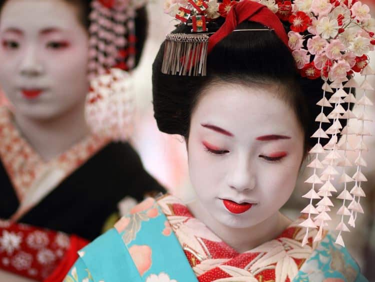 Maquillage d'une maiko