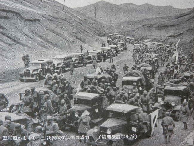 Armée du Kwantung dans les steppes de la Mandchourie (vers 1933 ou 1934) Armée du Kwantung dans les steppes de la Mandchourie (vers 1933 ou 1934)