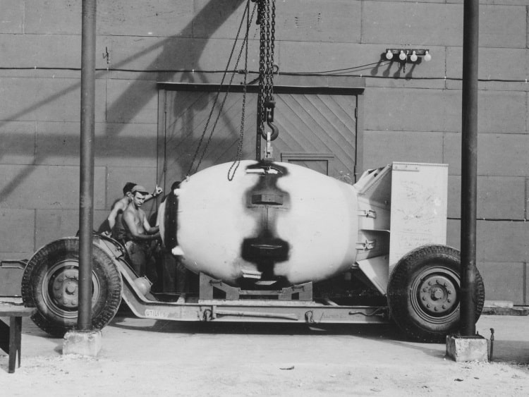 "Fat man". la bombe atomique larguée sur Nagasaki "Fat man". la bombe atomique larguée sur Nagasaki