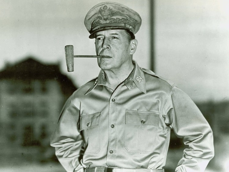 Général Douglas MacArthur