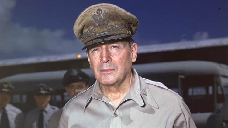 Le général Douglas MacArthur