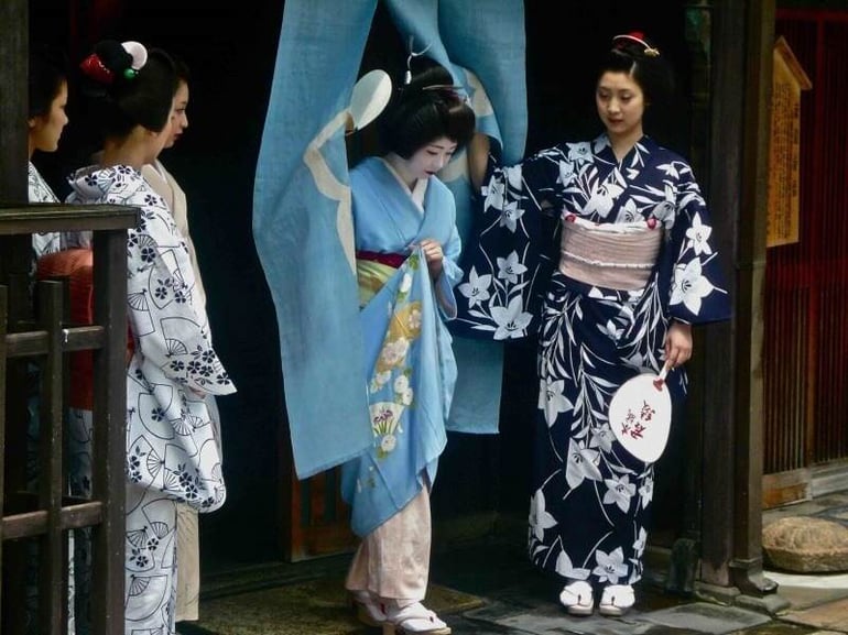 Les secrets des symboles des kimonos anciens