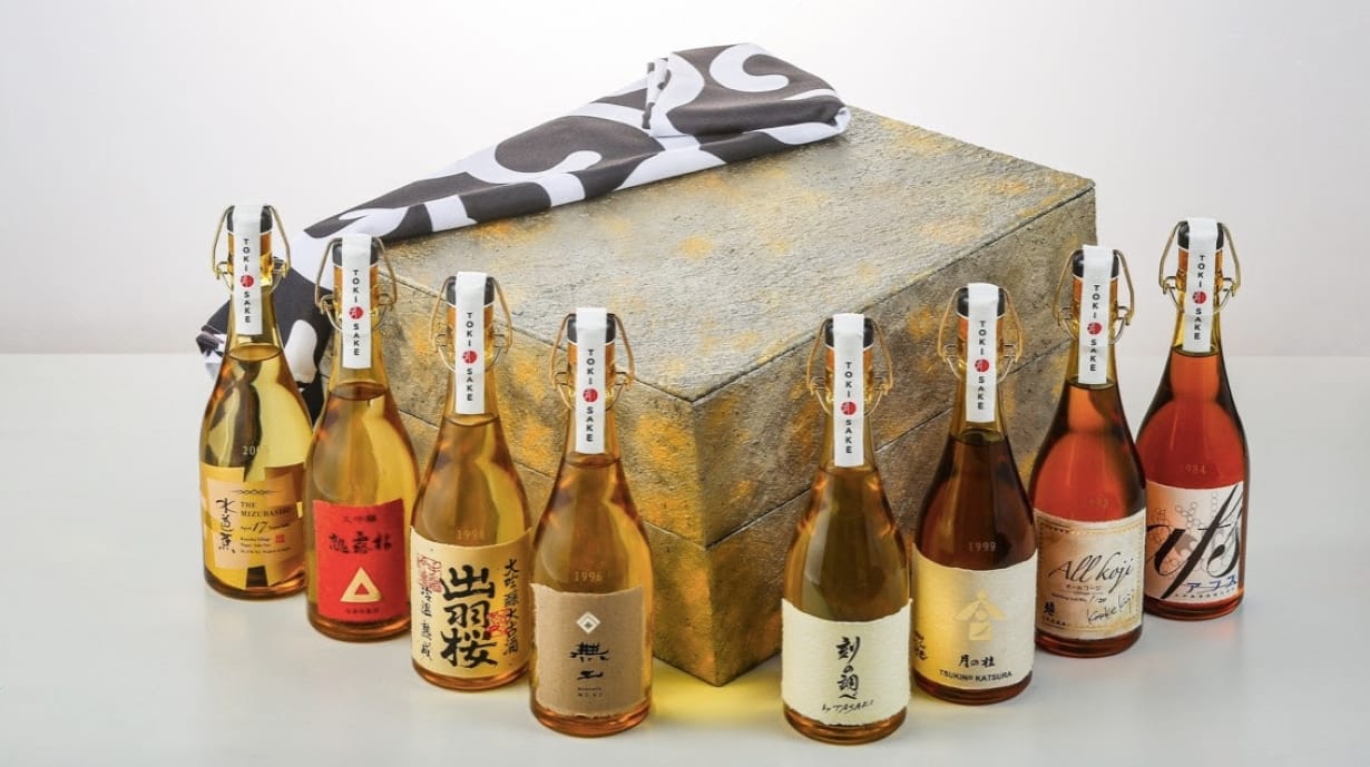 20 coffrets composés de 8 sakés vieillis ont récemment été vendus 16.000€ l'unité! credit photo association TOKI