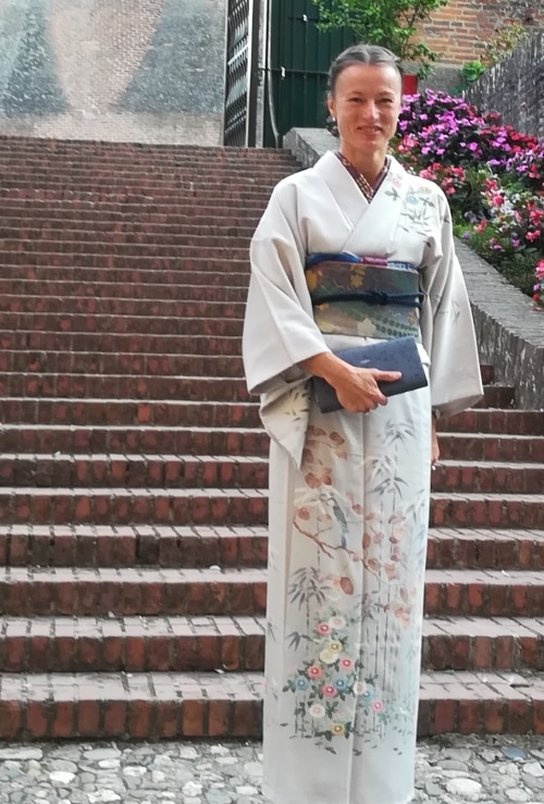 Anita HENRY vêtue d'un kimono en soie Chirimen Anita HENRY vêtue d'un kimono en soie Chirimen