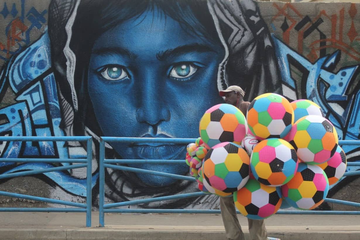 Street Art: "L’Afghane et l’homme aux ballons"