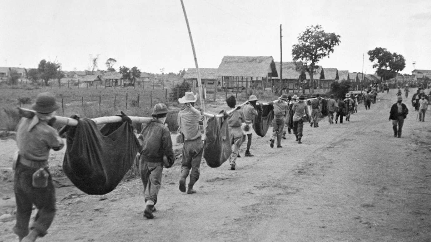 La marche de la mort de Bataan est une marche de la mort - où les gardiens font avancer les détenus au mépris de la vie de ces derniers, voire en vue de leur extermination - qui eut lieu aux Philippines, du 9 avril au 1er mai 1942, et fut comptée ultérieurement comme l'un des crimes de guerre japonais