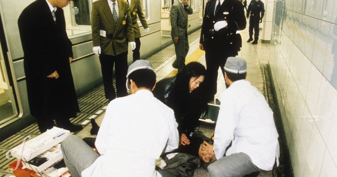 Attaque au gaz sarin dans le métro de Tokyo par la secte Aum Shinrikyo, 1995