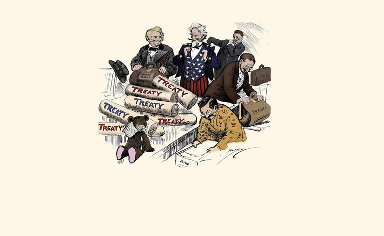 Une caricature représentant des personnages allégoriques de différentes nations (États-Unis, Grande-Bretagne, France, Italie, Japon) manipulant des rouleaux de papier symbolisant des traités. L'ours en peluche symbolise le président amécain Teddy Roosevelt. L'image suggère les négociations complexes et le poids des accords internationaux post-Première Guerre mondiale.