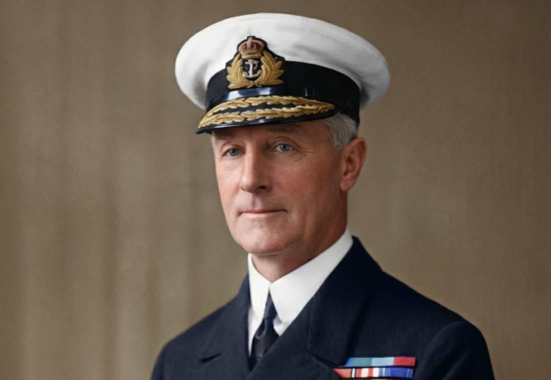 Portrait (colorisé) de l’amiral de la flotte John Jellicoe, 1er comte Jellicoe, figure associée à la « stratégie de Singapour » et au projet de construction d’une grande base navale britannique à Singapour pour la Royal Navy.