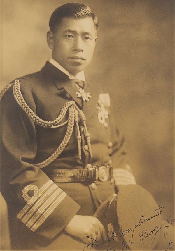 Portrait en uniforme du Capitaine Isoroku Yamamoto en 1928 avec signature manuscrite, attaché naval japonais à Washington.