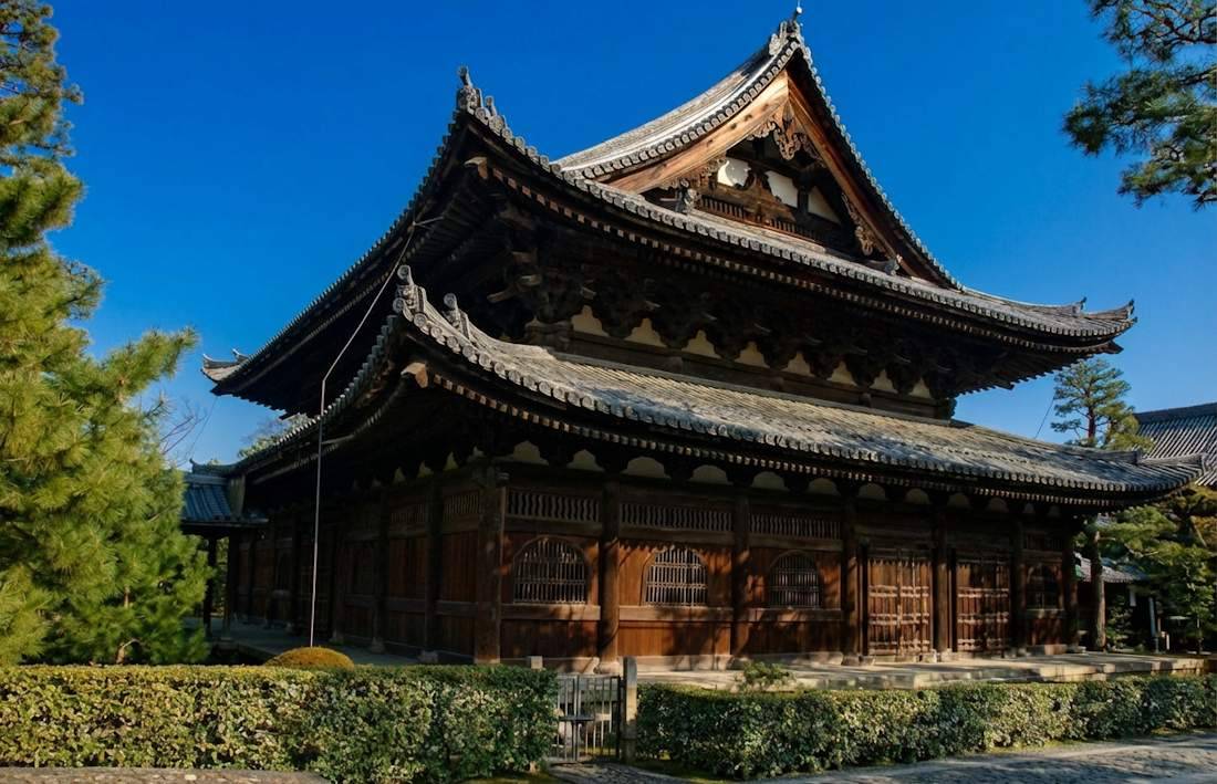 Hatto du temple Daitoku-ji à Kyoto, pavillon zen traditionnel japonais entouré de jardins