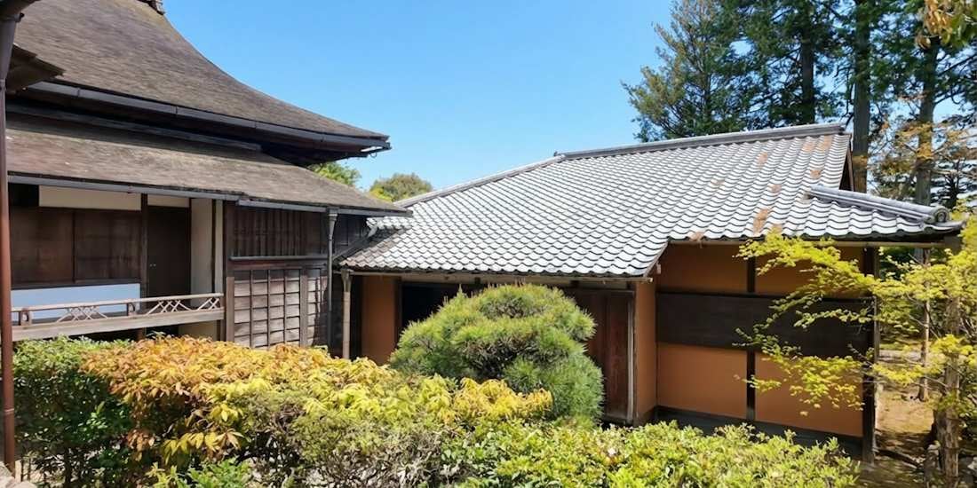 Villa impériale Shugaku-in à Kyoto, bâtiments traditionnels japonais entourés de jardins paysagers