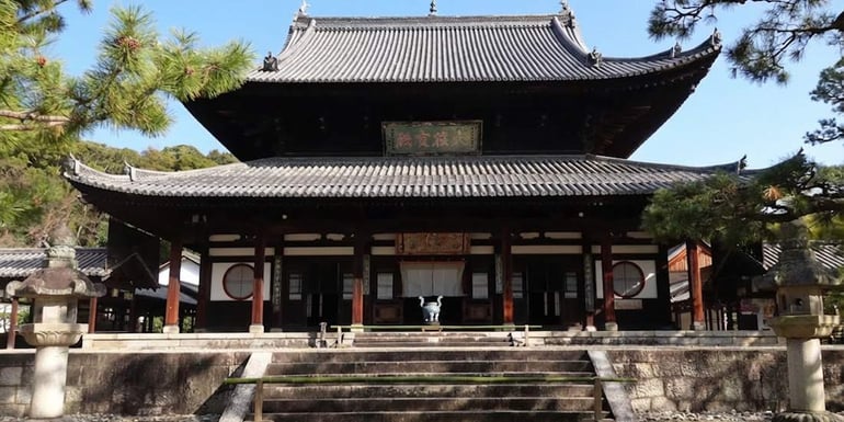 Daiyu Hōden du temple Manpuku-ji à Uji, Kyoto, architecture bouddhiste japonaise traditionnelle