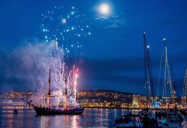 Experience Fireworks On Yacht