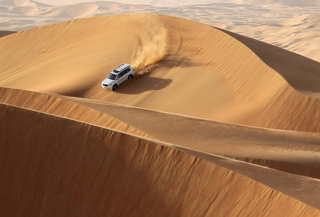 Observing Dubai's Best Desert Landscapes