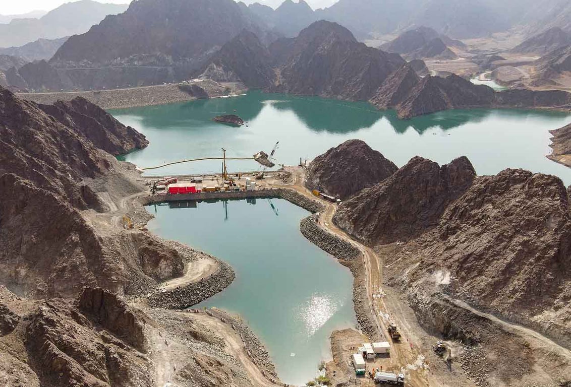 How far is Dubai from Hatta Dam?