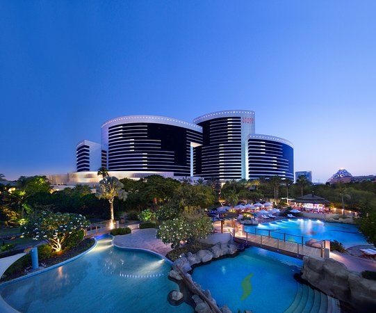 Beautiful Resorts On Al Maktoum Road Dubai