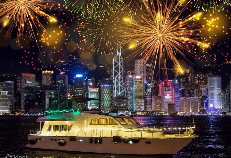 Experience Fireworks On Yacht