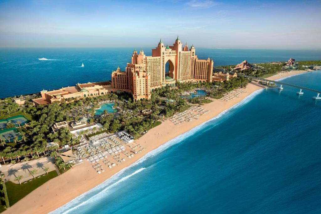 What do guests of the Atlantis Dubai receive?