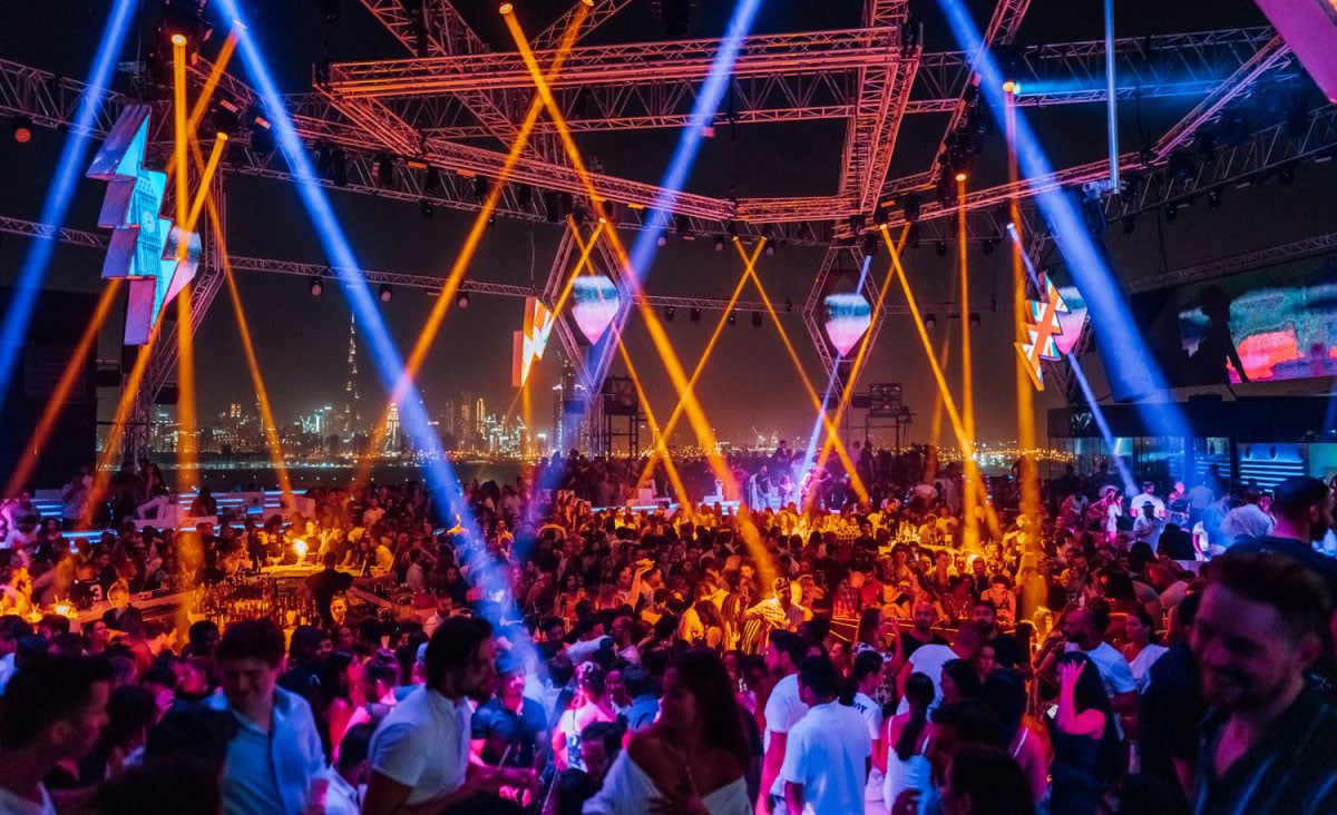 ⦁	White Dubai Nightclub
