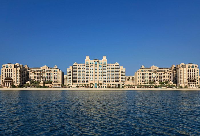 10.	 Fairmont The Palm