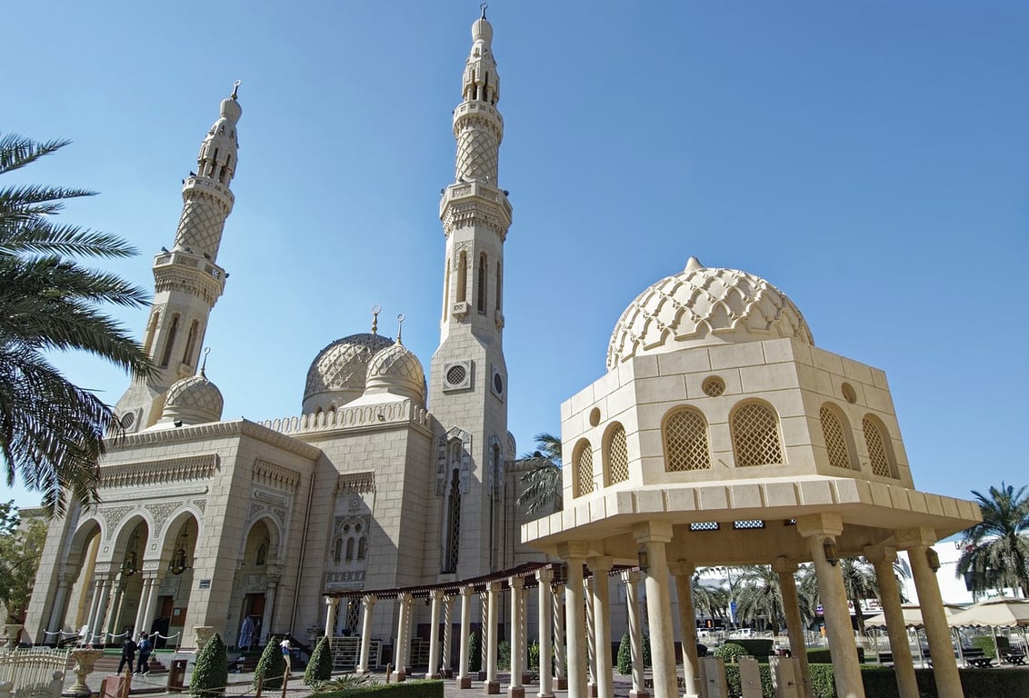 No Fee Of Entrance In Attractive Mosque